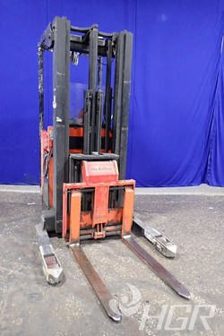 Electric Straddle Lift