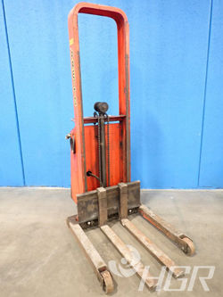 Electric Straddle Lift
