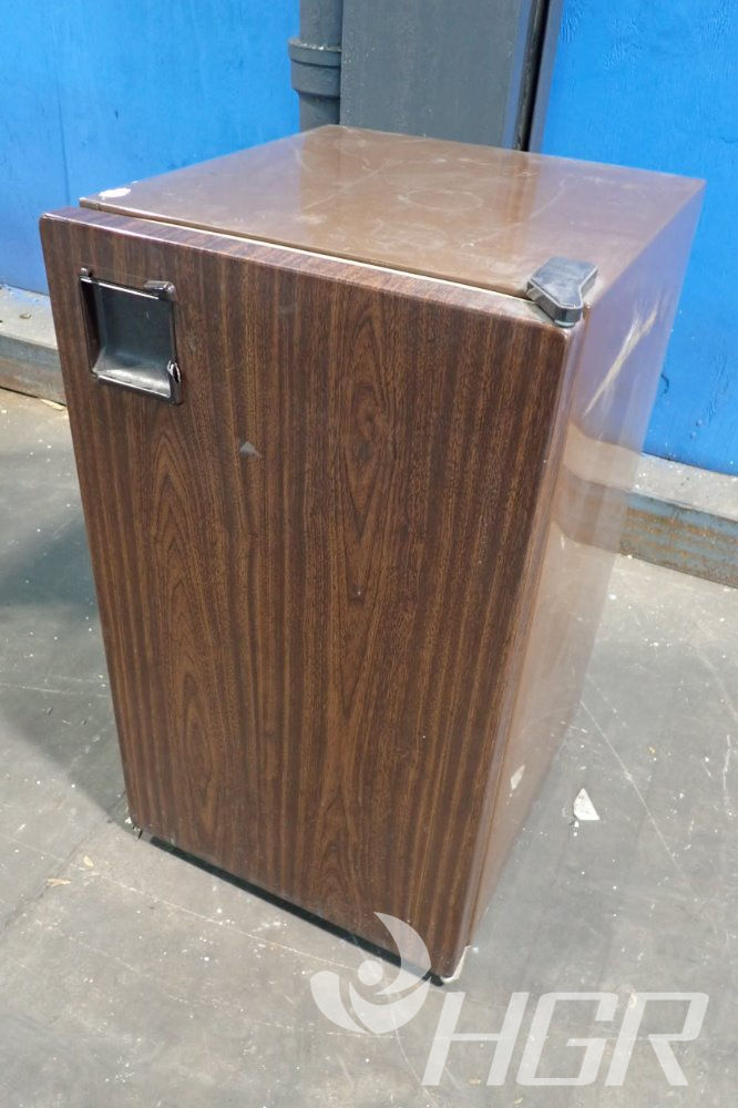 sanyo mini fridge brown