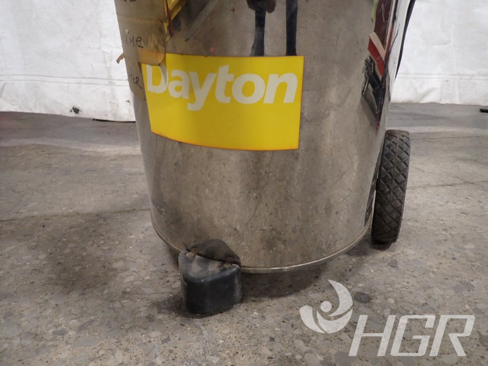 Dayton 6H003B Indoor / Outdoor Dry Vacuum - Roller Auctions