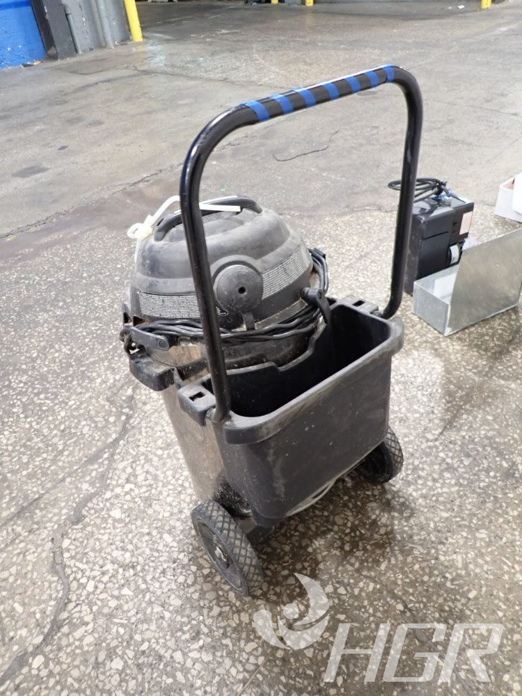 Dayton 6H003B Indoor / Outdoor Dry Vacuum - Roller Auctions