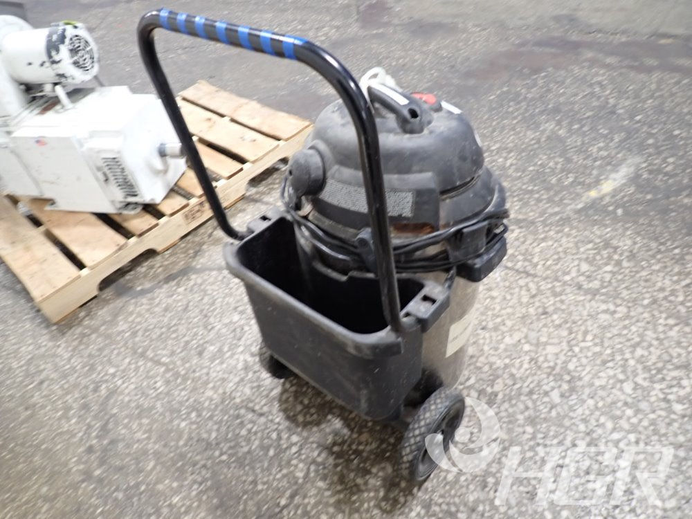 Dayton 6H003B Indoor / Outdoor Dry Vacuum - Roller Auctions