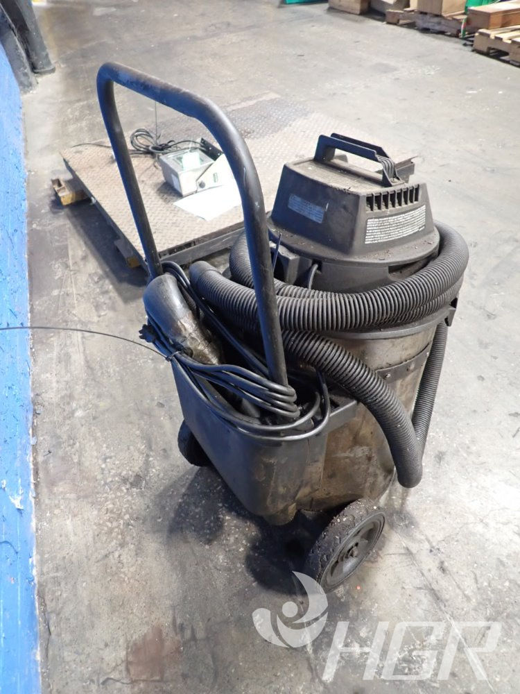 Dayton 6H003B Indoor / Outdoor Dry Vacuum - Roller Auctions