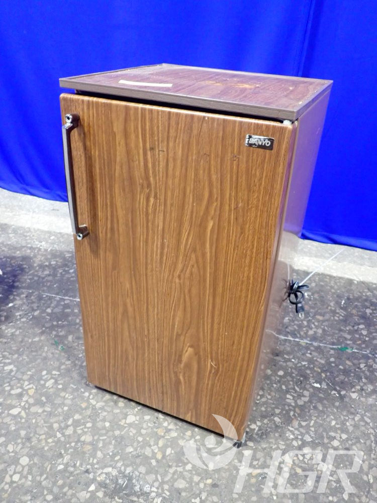 sanyo mini fridge brown