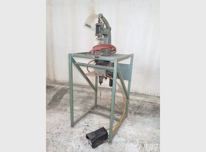 Handy Button Machine Co Pneumatic Eyelet Press