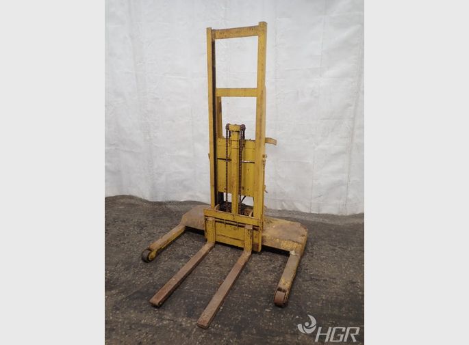  Straddle Lift 