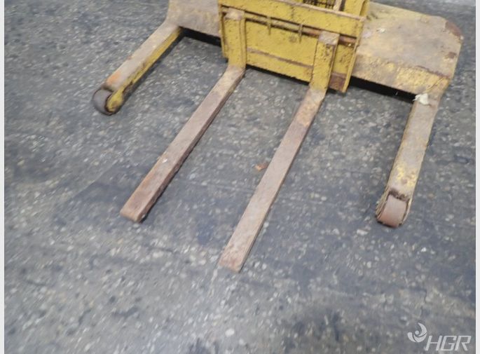  Straddle Lift 