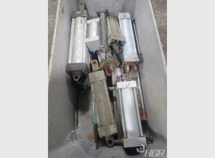  Cylinders