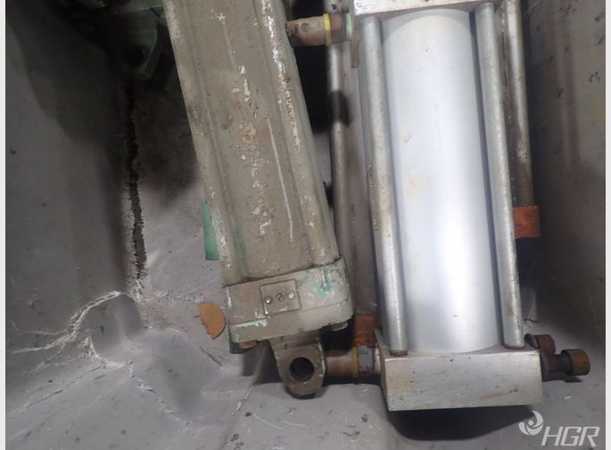  Cylinders