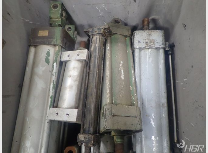  Cylinders