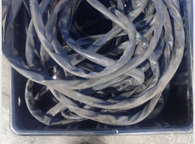  Cables