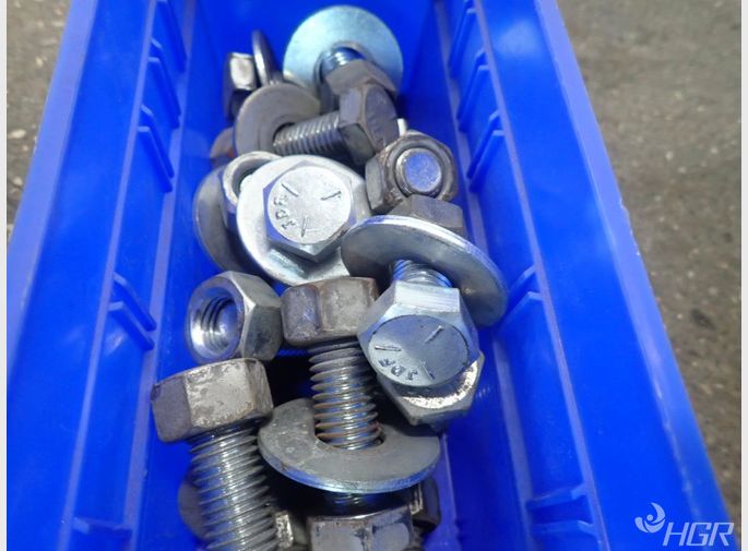 Bolts
