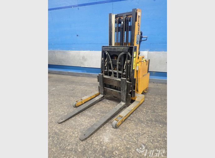 Big Joe Electric Straddle Lift