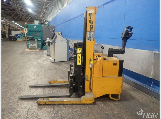 Big Joe Electric Straddle Lift