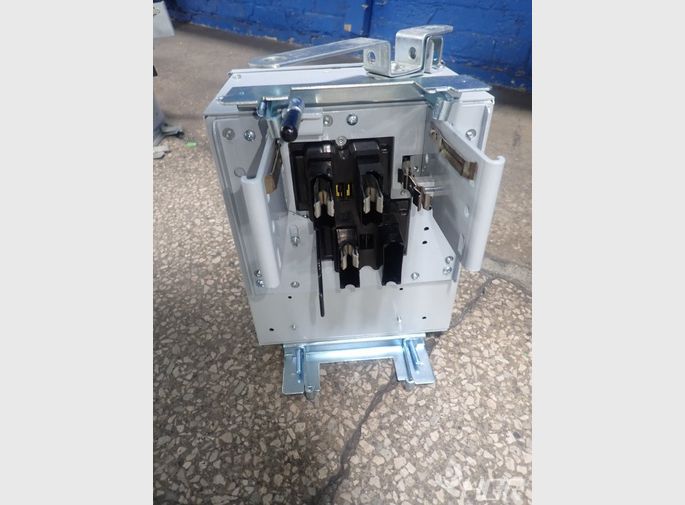 General Electric Bus Plug