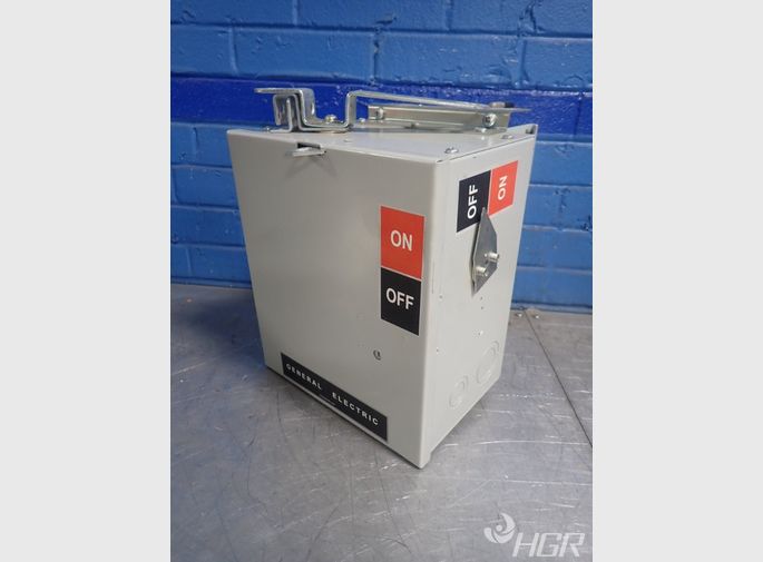 General Electric Bus Plug