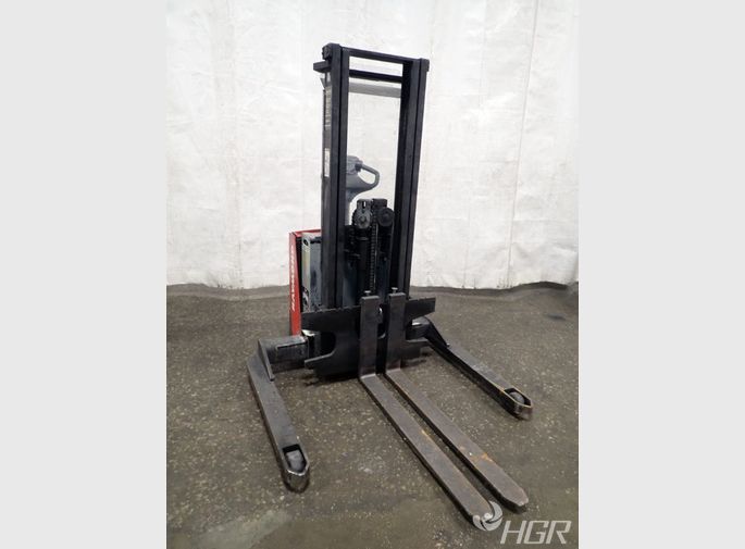 Raymond Electric Straddle Lift