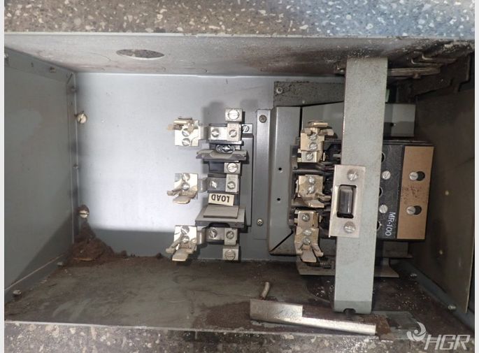 General Electric Bus Plug
