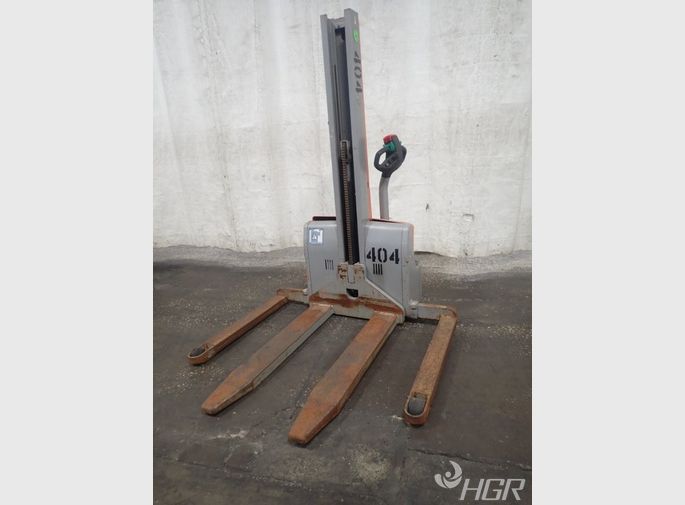 Raymond Electric Straddle Lift