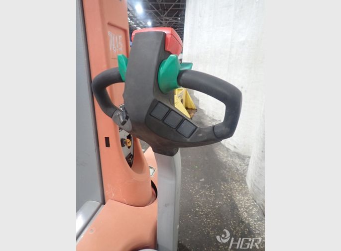 Raymond Electric Straddle Lift