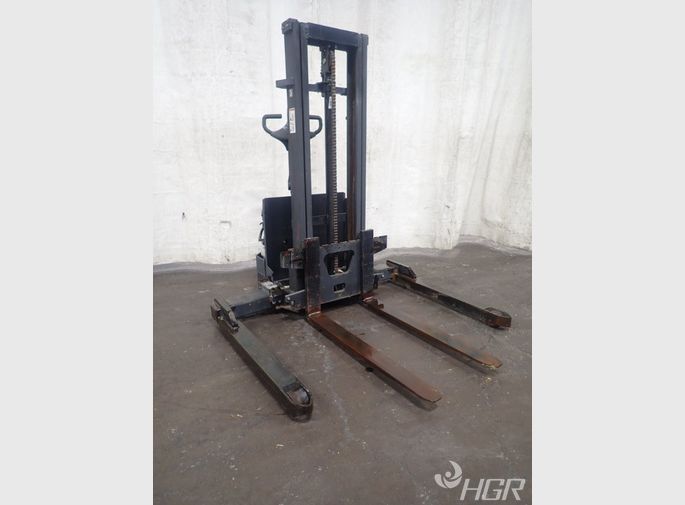 Raymond Electric Straddle Lift