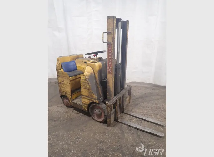Towmotor  Gas Forklift 