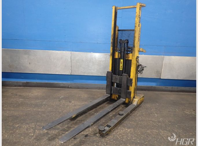 Big Joe Straddle Lift