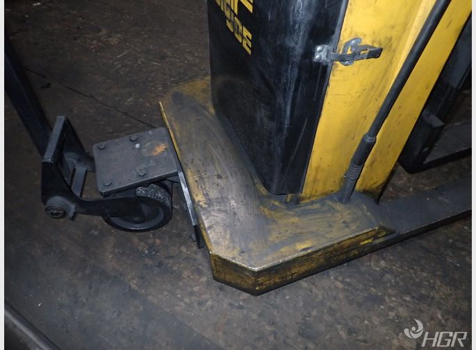 Big Joe Straddle Lift