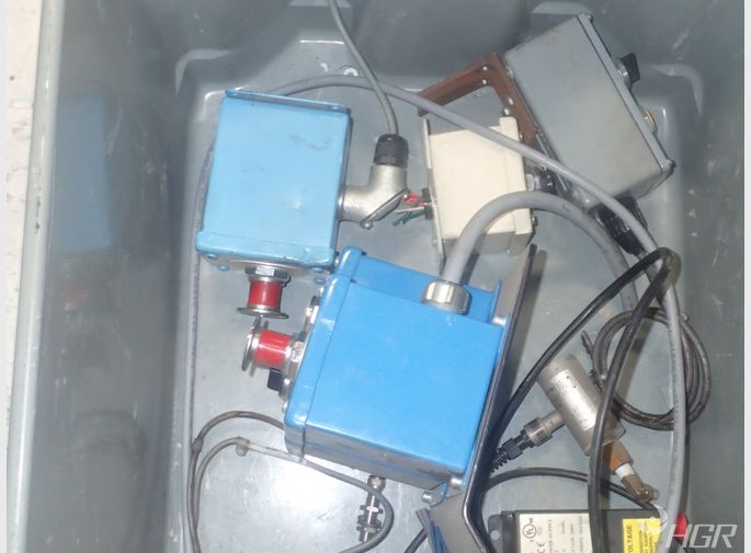  Control Buttonsenclosures