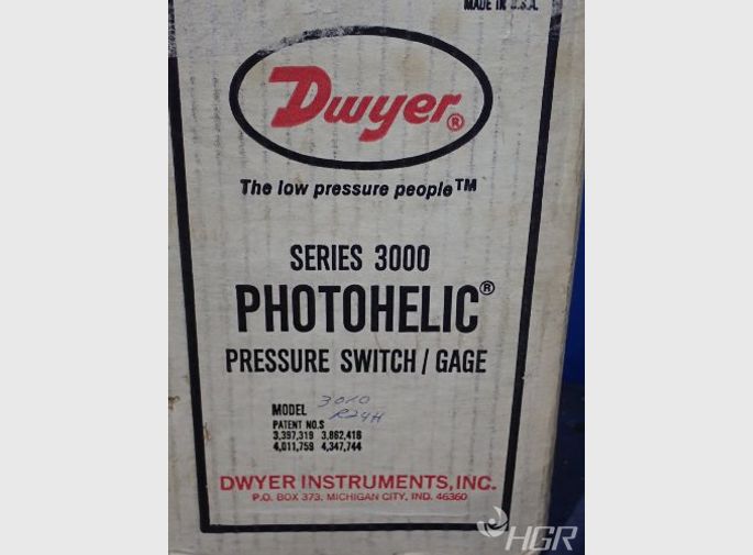 Dwyer Pressure Switchgauge
