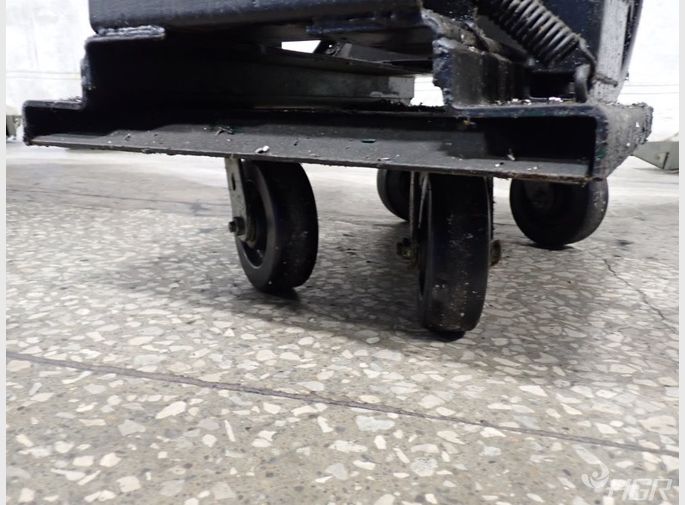 Universal Handling Equipment Self Dumping Hopper