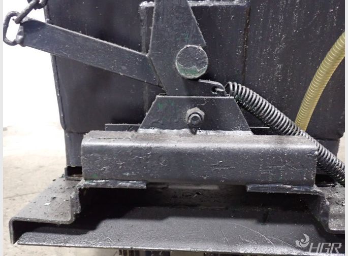 Universal Handling Equipment Self Dumping Hopper