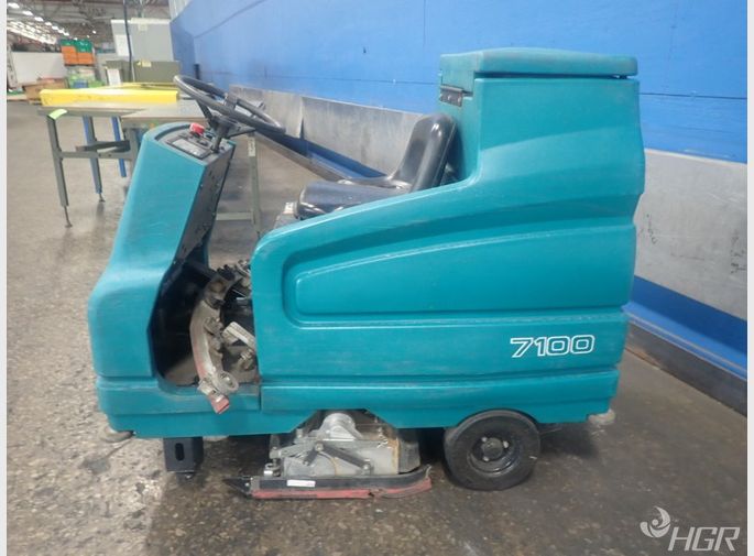 Tennant Tennant M7100 Floor Scrubber