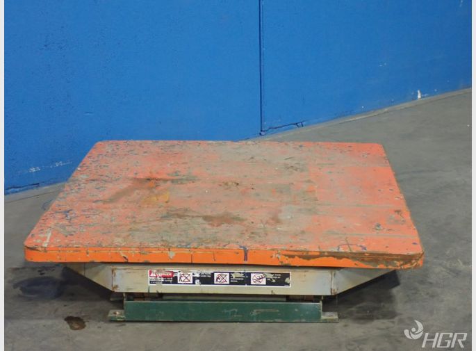  Pneumatic Lift Table