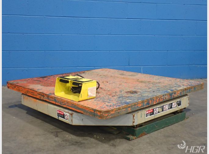  Pneumatic Lift Table