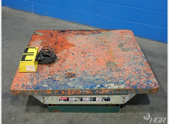  Pneumatic Lift Table