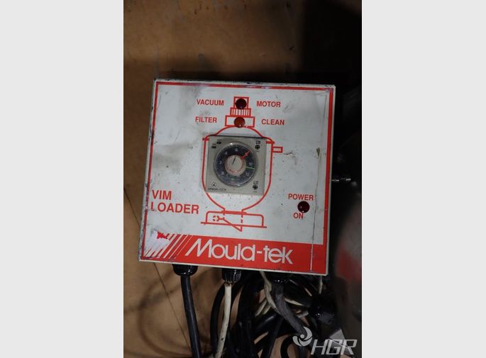 Mouldtek Vacuum Loader