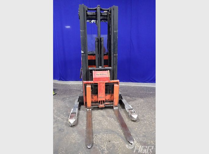 Raymond Electric Straddle Lift