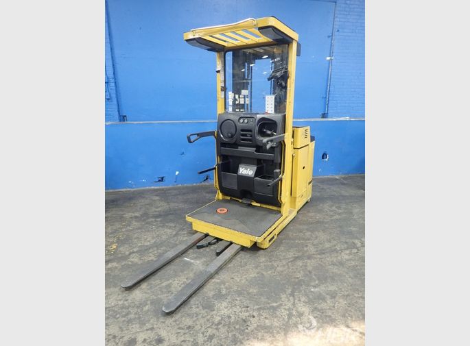 Yale Electric Order Picker