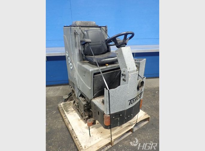 Tomcat Floor Sweeper