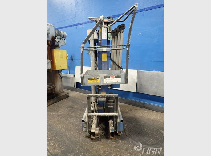 Upright Inc Platform Lift