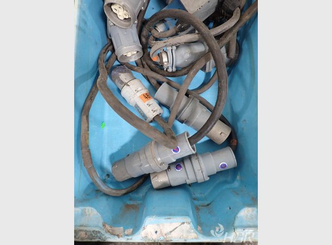  Cables W Connectors
