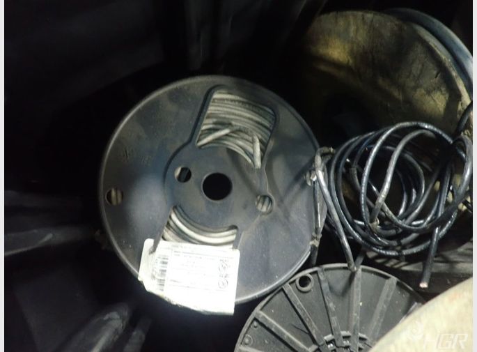  Cables