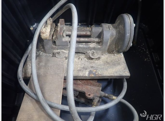  Pneumatic Vise