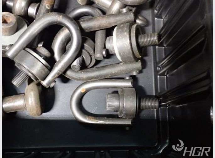  Hoist Rings