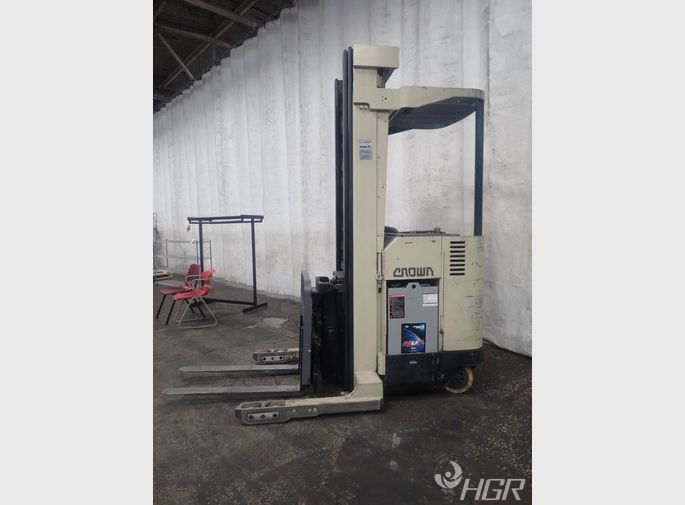 Crown Crown Rd352030 Electric Reach Lift