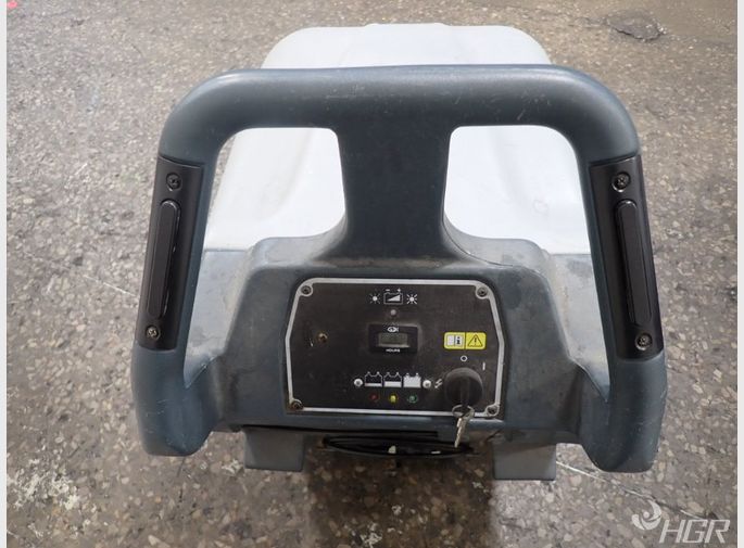 Advance Floor Scrubber