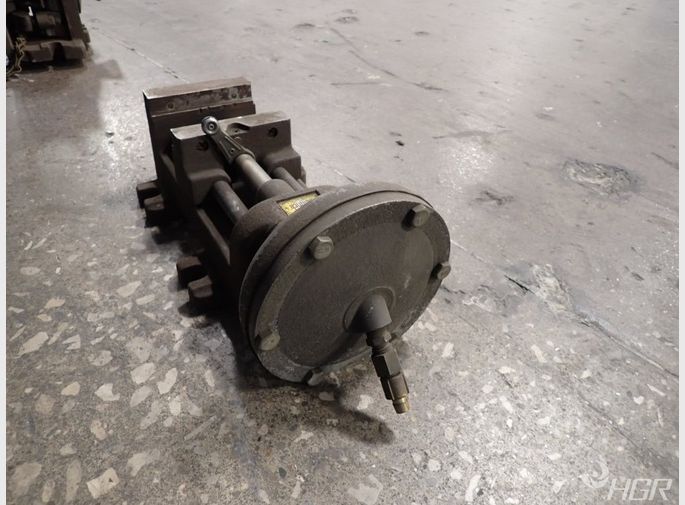 4 Pneumatic Vise