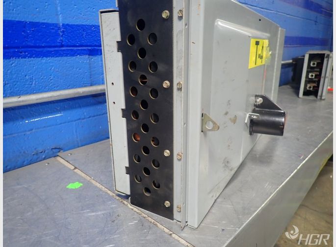 General Electric Bus Plug