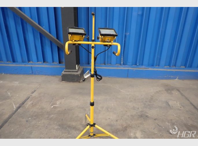 Cooper Lighting Dual Head Tripod Work Light